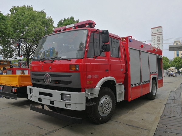 东风153消防车1.jpg